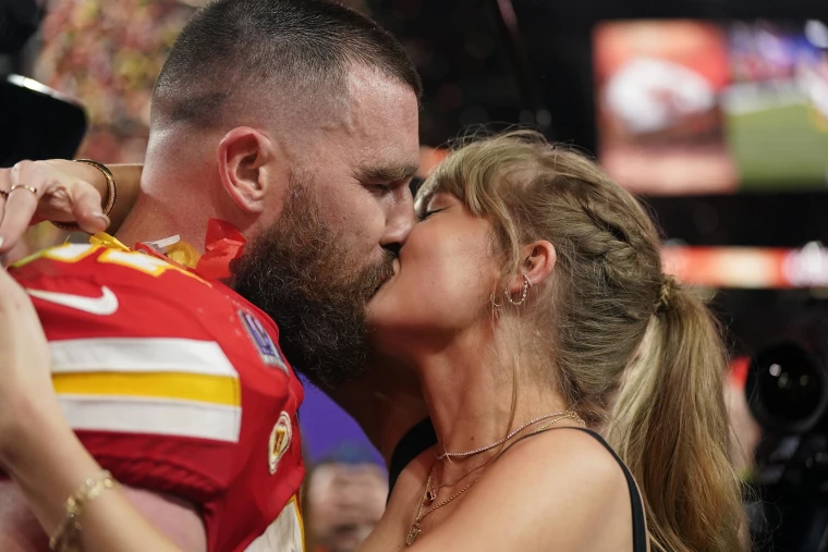 Excitement radiates as Taylor Swift and Travis Kelce joyfully announce the arrival of their first baby just hours ago, marking a momentous occasion in their lives.