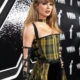 Breaking News : Taylor Swift Wore a Gothy, Moon-Themed Manicure on the VMAs Red CarpetHer entire look was very 'Reputation'-coded...