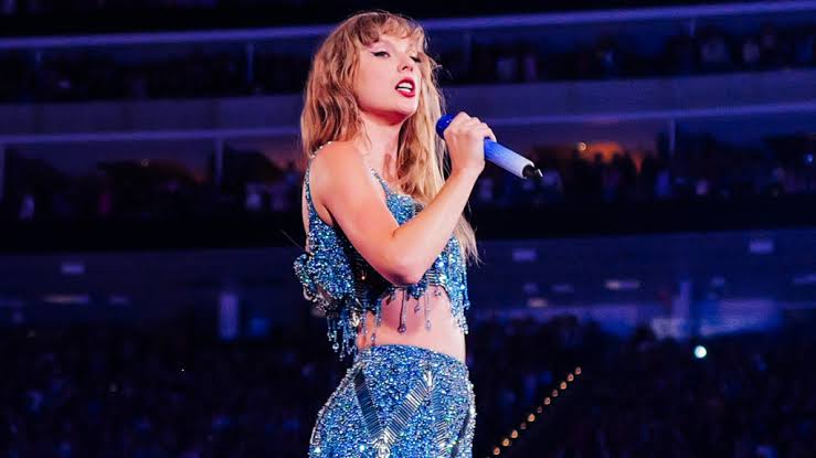 Incredible : Taylor Swift Just Surpassed Rihanna In The Billionaires Club, And Bitch Better Have Her Money...