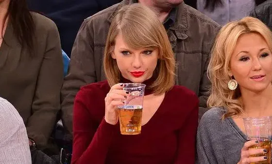 So sad: NFL Fans have criticized Taylor Swift after her endorsement ” Someone who’s addicted to alcohol can’t give political advice,focus on music and your toy boy Travis Kelce”...