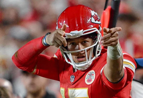 Calls Mount Against Amazon and Referee’s Huge Broadcasting Blunder as Fans Enraged During Patrick Mahomes’ Chiefs’ Game vs Raiders